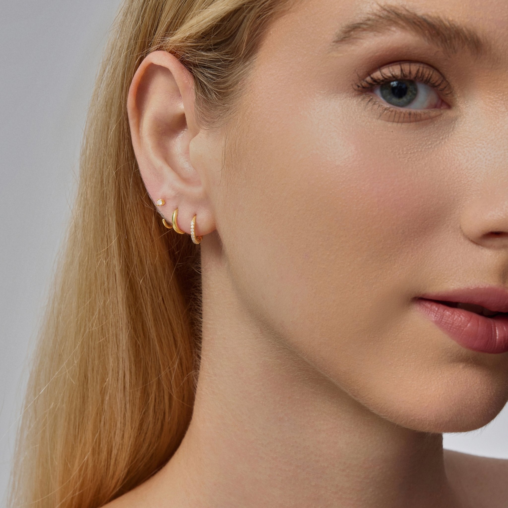 Pavé Fire Moissanite Huggie Hoops