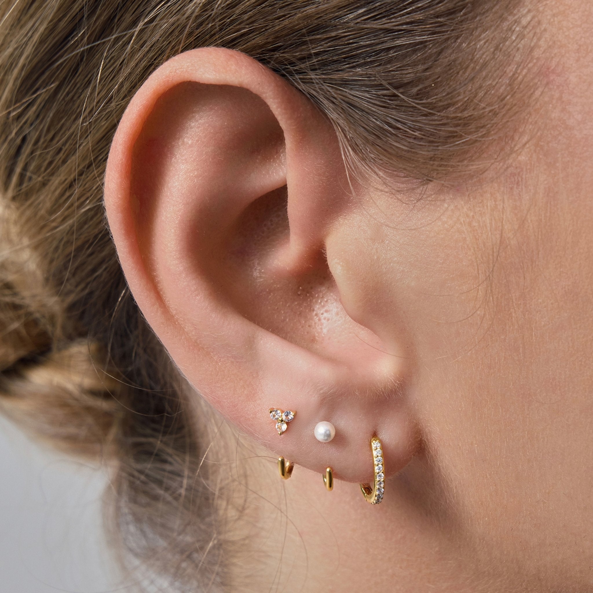 Pavé Fire Moissanite Huggie Hoops